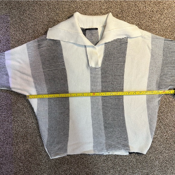 T Tahari Batwing Sweater - Women's Size Small - Picture 5 of 9